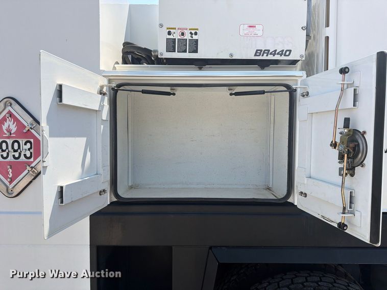 image for item FU4588 2019 Peterbilt 348 fuel and lube truck