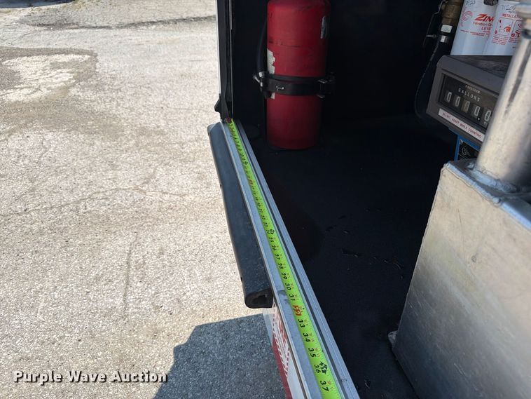 image for item FU4588 2019 Peterbilt 348 fuel and lube truck
