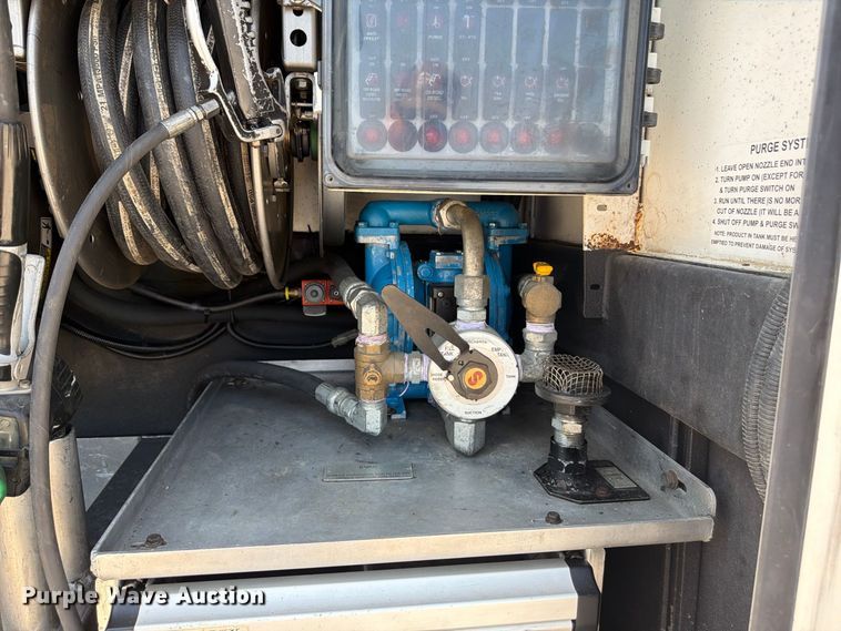 image for item FU4588 2019 Peterbilt 348 fuel and lube truck