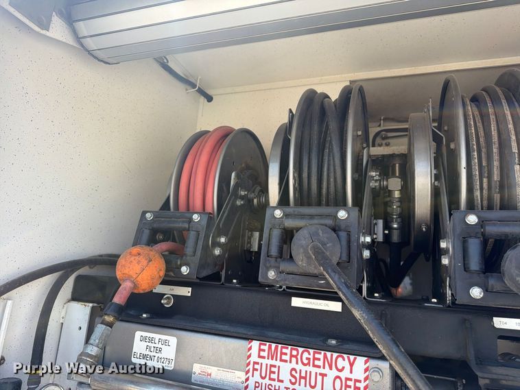 image for item FU4588 2019 Peterbilt 348 fuel and lube truck