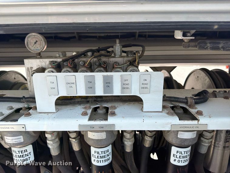 image for item FU4588 2019 Peterbilt 348 fuel and lube truck