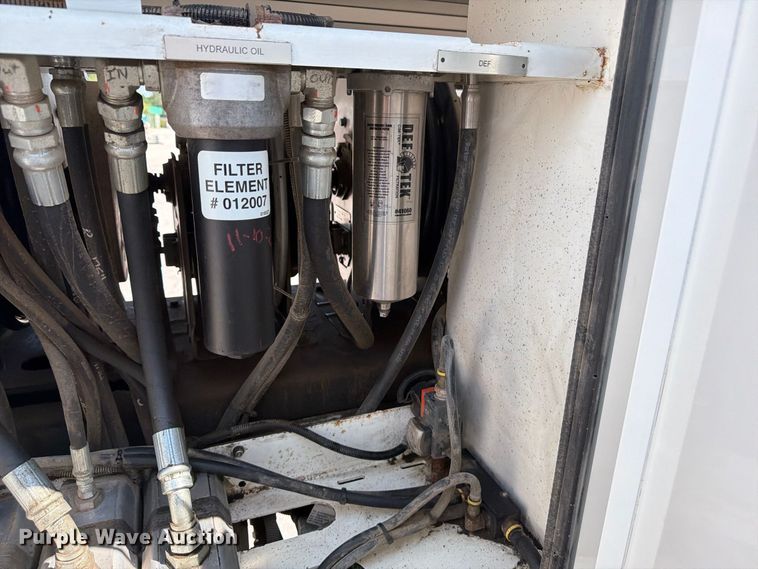 image for item FU4588 2019 Peterbilt 348 fuel and lube truck