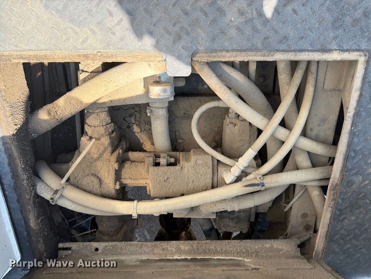 image for item FU4588 2019 Peterbilt 348 fuel and lube truck