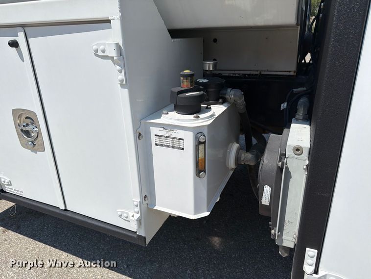 image for item FU4588 2019 Peterbilt 348 fuel and lube truck