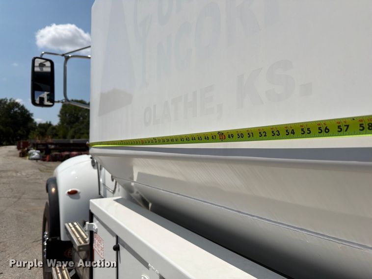 image for item FU4588 2019 Peterbilt 348 fuel and lube truck