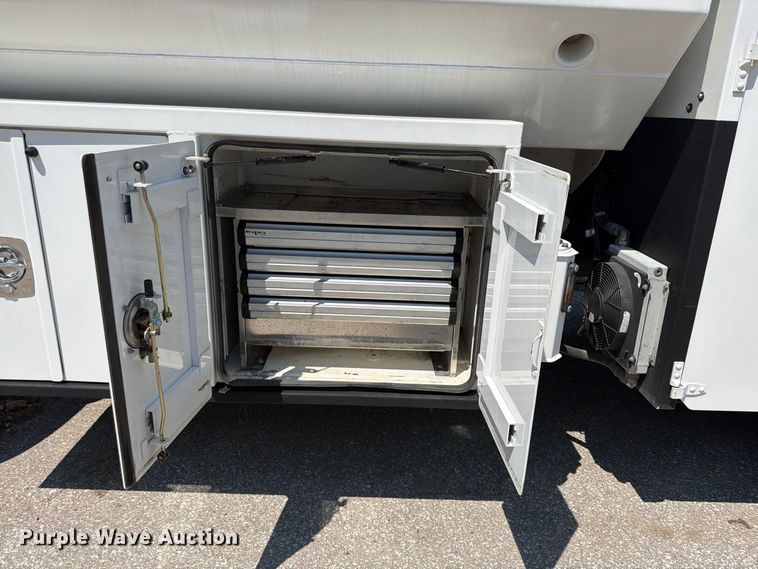 image for item FU4588 2019 Peterbilt 348 fuel and lube truck
