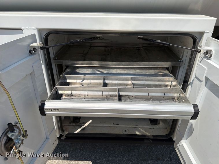 image for item FU4588 2019 Peterbilt 348 fuel and lube truck