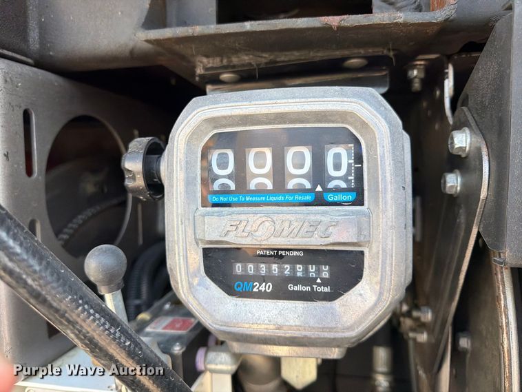 image for item FU4588 2019 Peterbilt 348 fuel and lube truck