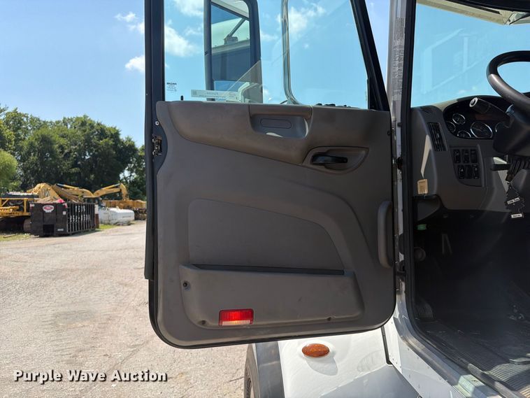 image for item FU4588 2019 Peterbilt 348 fuel and lube truck