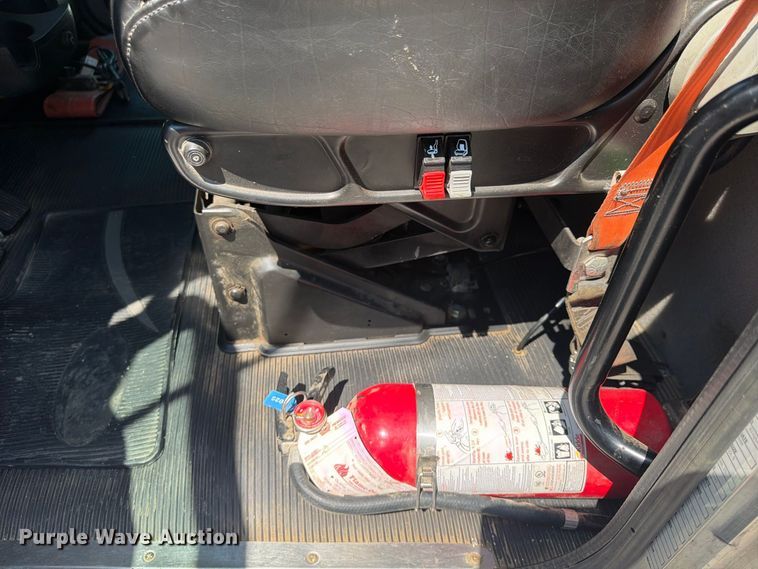 image for item FU4588 2019 Peterbilt 348 fuel and lube truck