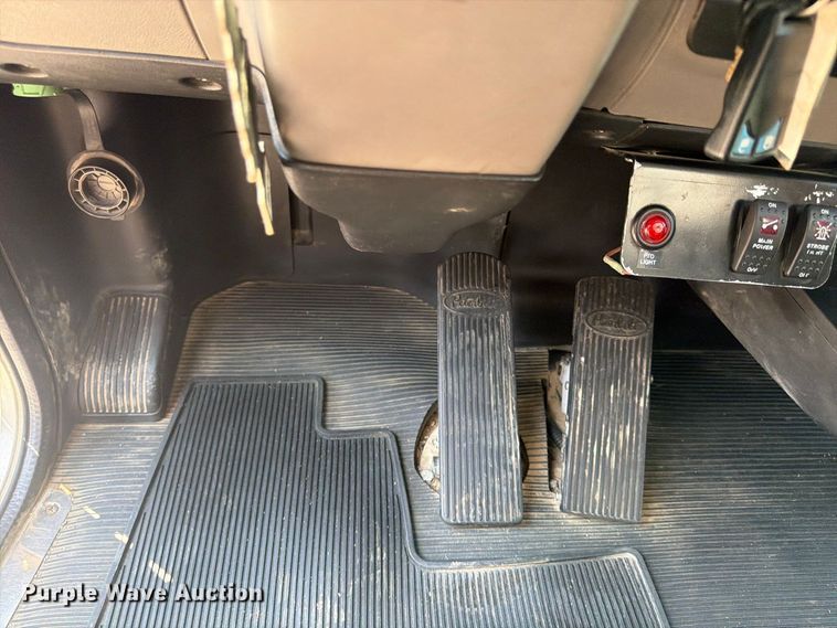 image for item FU4588 2019 Peterbilt 348 fuel and lube truck