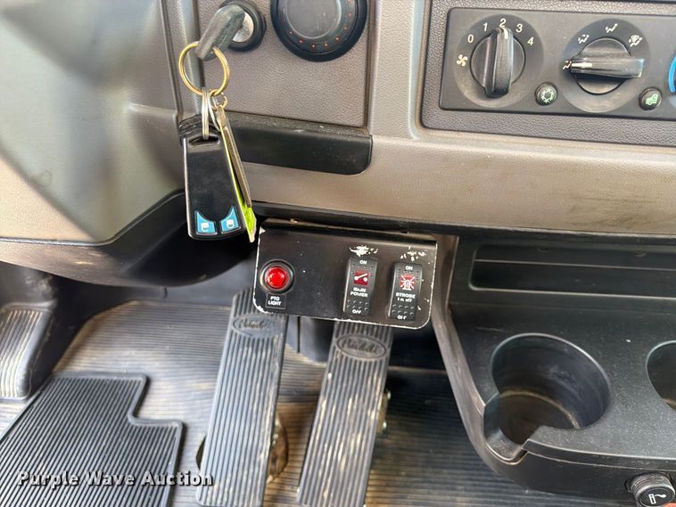 image for item FU4588 2019 Peterbilt 348 fuel and lube truck