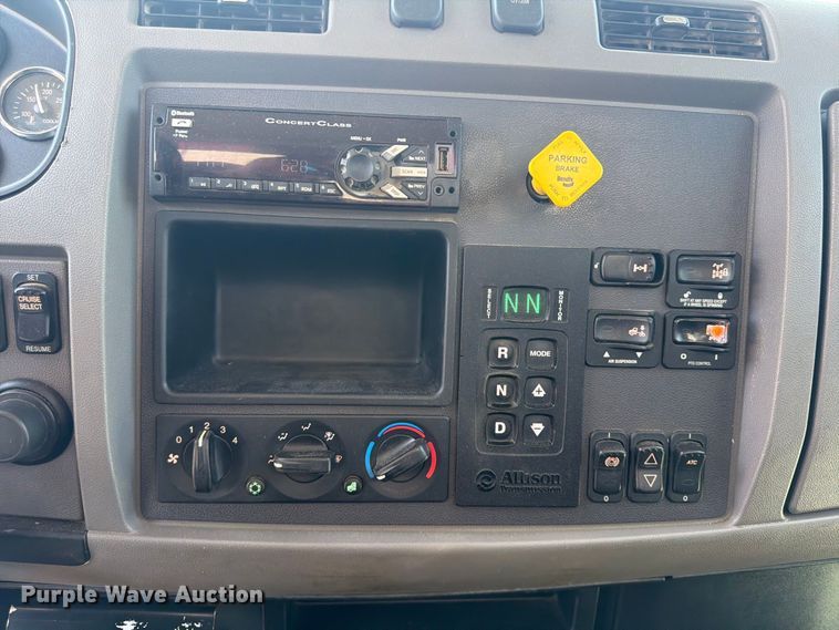 image for item FU4588 2019 Peterbilt 348 fuel and lube truck