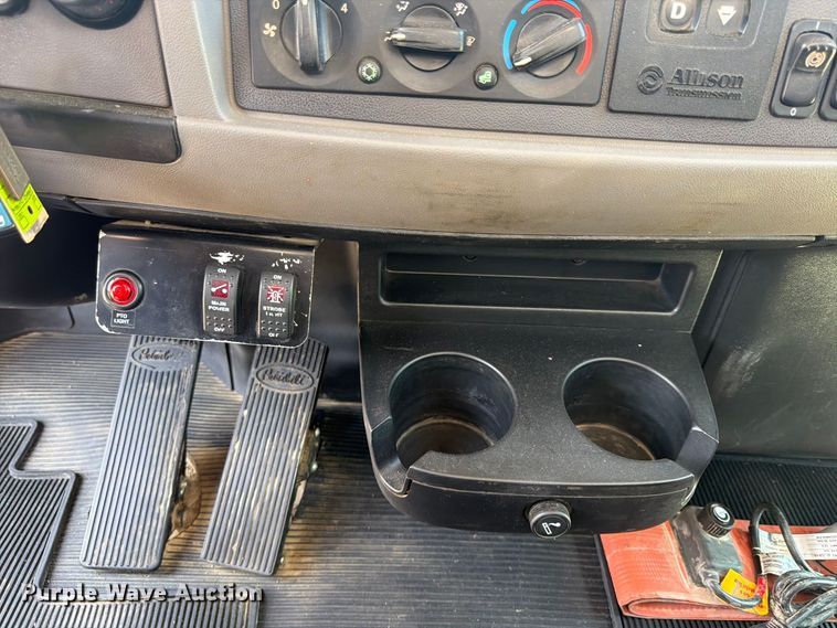 image for item FU4588 2019 Peterbilt 348 fuel and lube truck