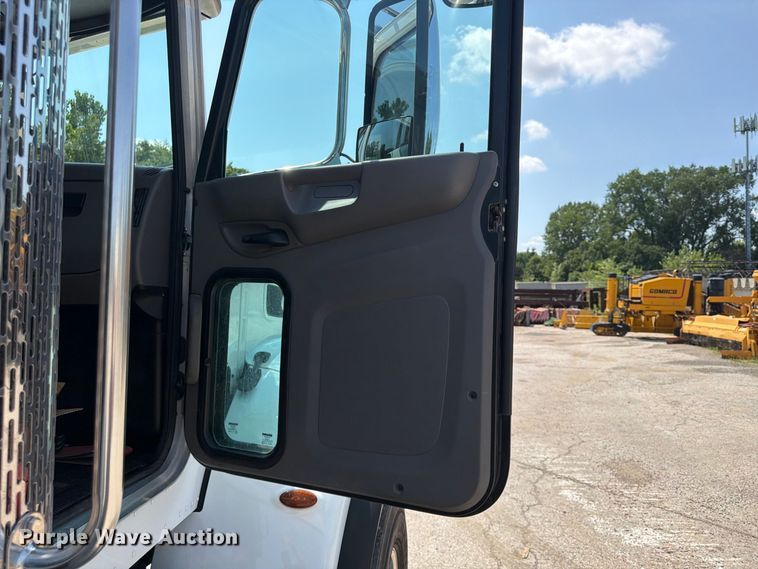 image for item FU4588 2019 Peterbilt 348 fuel and lube truck