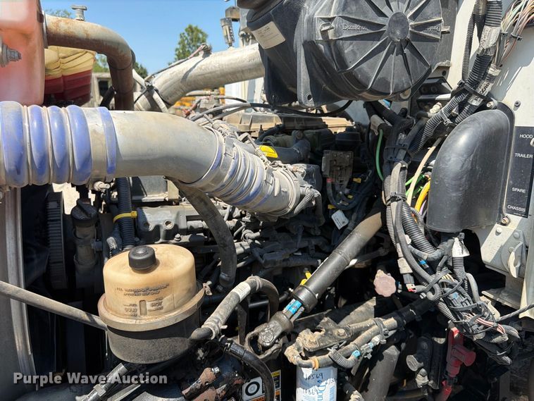 image for item FU4588 2019 Peterbilt 348 fuel and lube truck