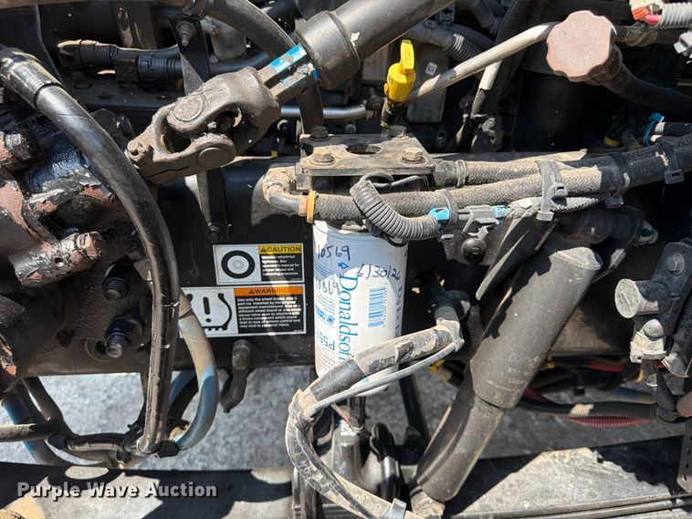image for item FU4588 2019 Peterbilt 348 fuel and lube truck