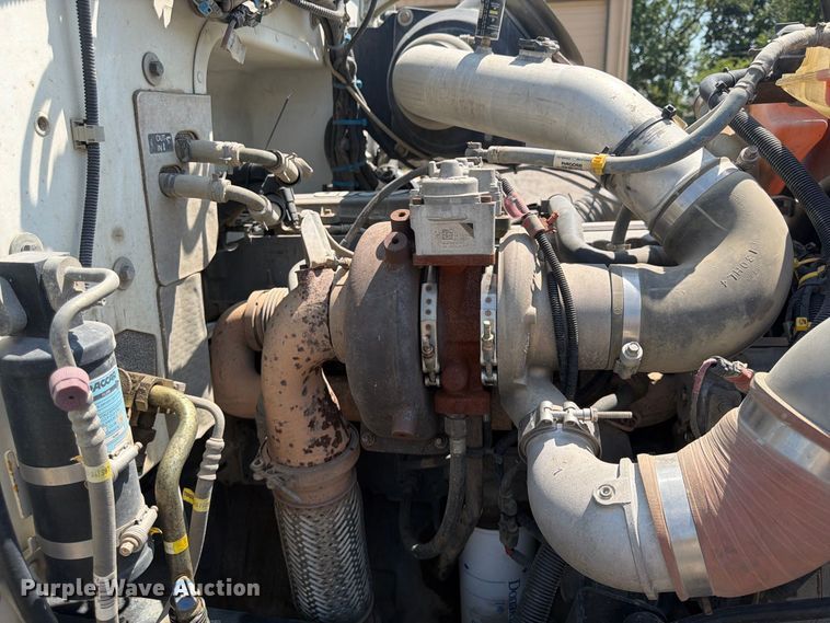 image for item FU4588 2019 Peterbilt 348 fuel and lube truck