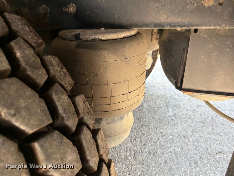 image for item FU4588 2019 Peterbilt 348 fuel and lube truck