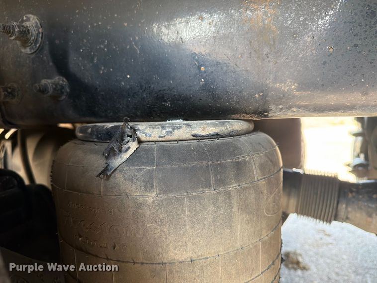 image for item FU4588 2019 Peterbilt 348 fuel and lube truck