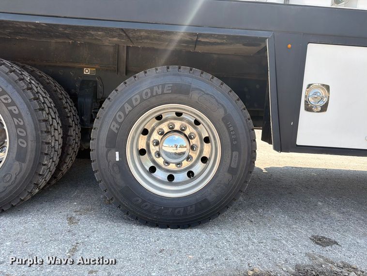 image for item FU4588 2019 Peterbilt 348 fuel and lube truck