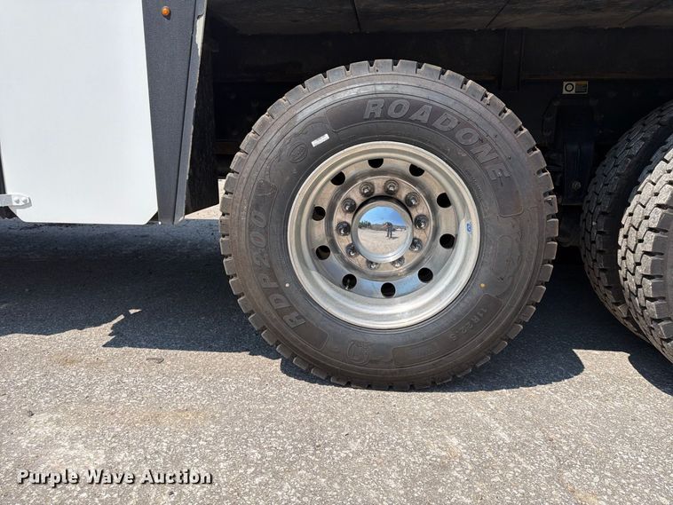 image for item FU4588 2019 Peterbilt 348 fuel and lube truck