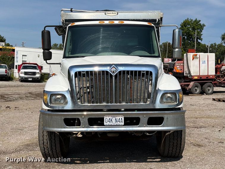 image for item FU4594 2004 International 7400 dump truck