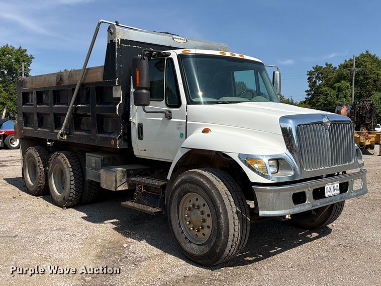 image for item FU4594 2004 International 7400 dump truck