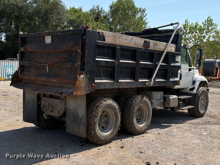 image for item FU4594 2004 International 7400 dump truck