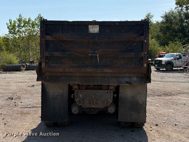 image for item FU4594 2004 International 7400 dump truck