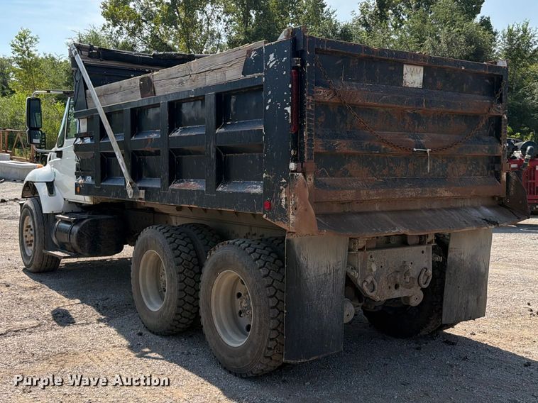image for item FU4594 2004 International 7400 dump truck
