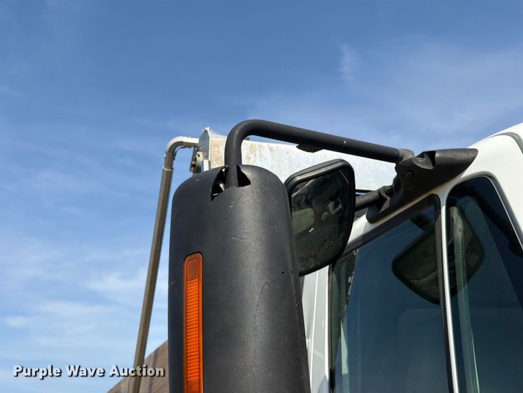 image for item FU4594 2004 International 7400 dump truck