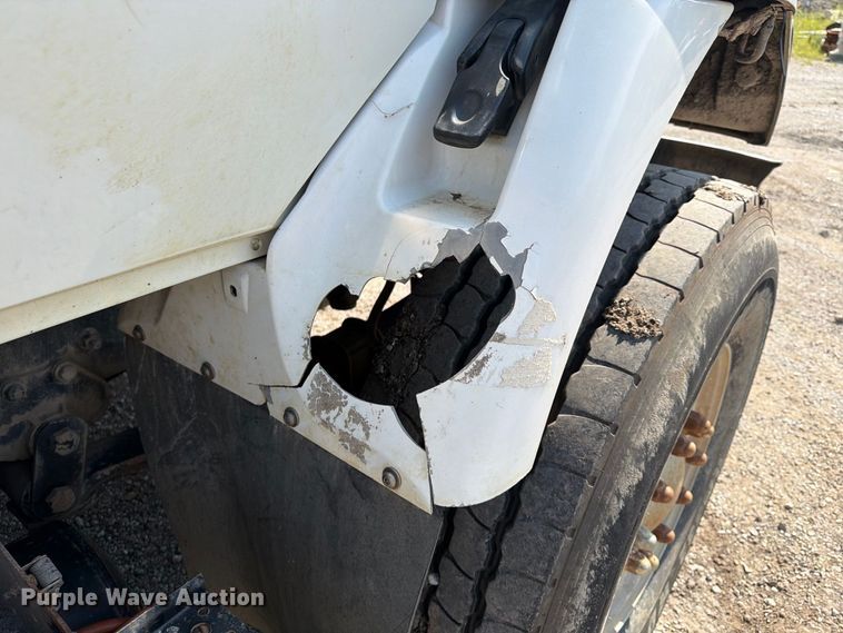 image for item FU4594 2004 International 7400 dump truck