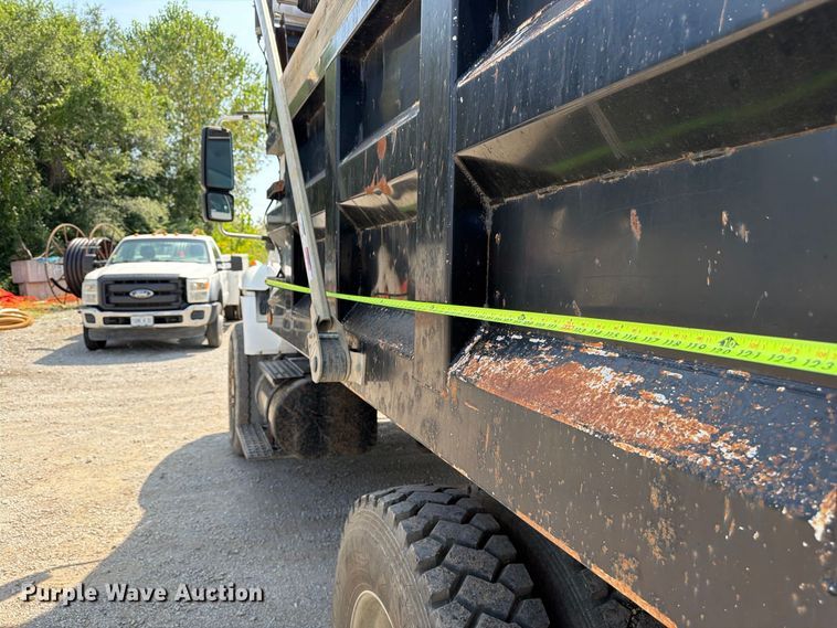 image for item FU4594 2004 International 7400 dump truck