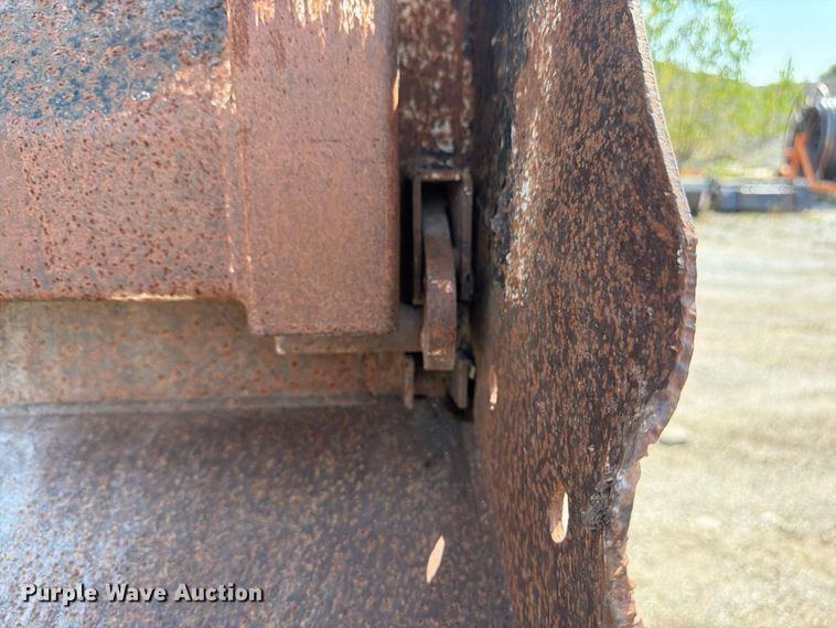 image for item FU4594 2004 International 7400 dump truck