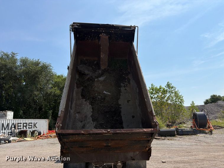 image for item FU4594 2004 International 7400 dump truck