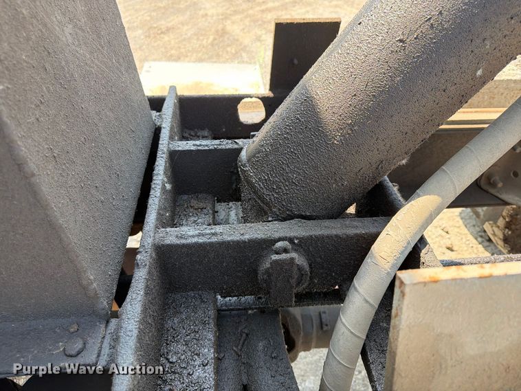 image for item FU4594 2004 International 7400 dump truck