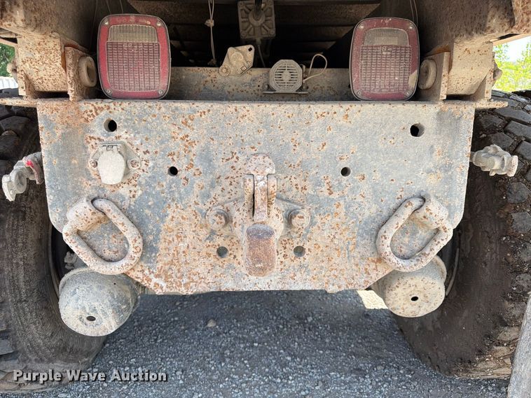 image for item FU4594 2004 International 7400 dump truck