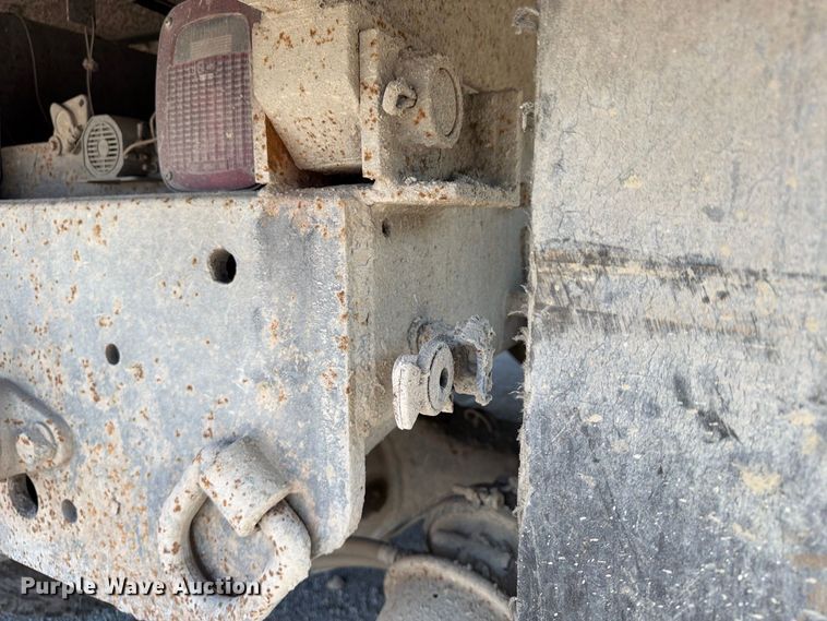 image for item FU4594 2004 International 7400 dump truck