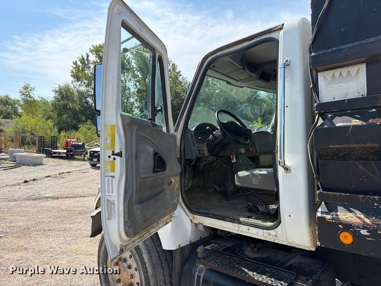 image for item FU4594 2004 International 7400 dump truck