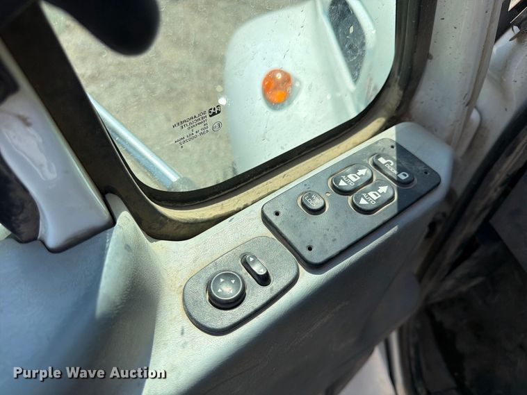 image for item FU4594 2004 International 7400 dump truck