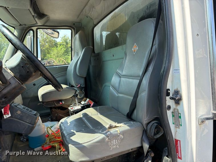 image for item FU4594 2004 International 7400 dump truck