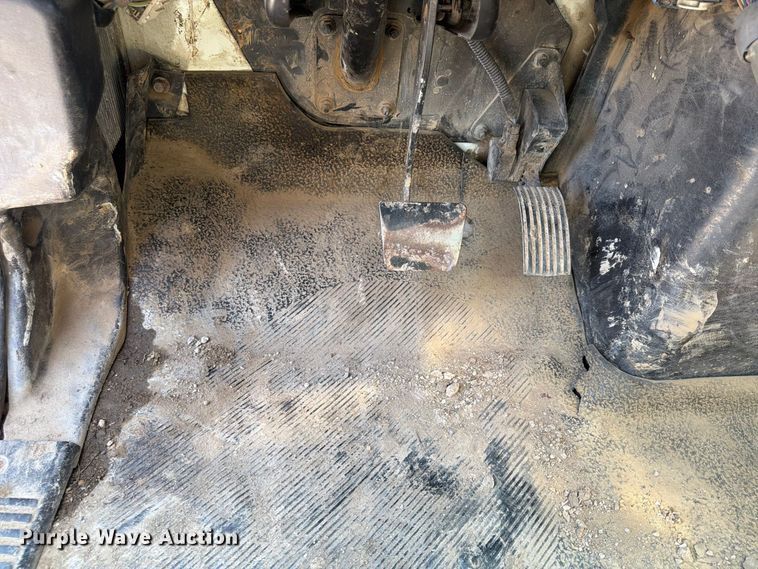 image for item FU4594 2004 International 7400 dump truck