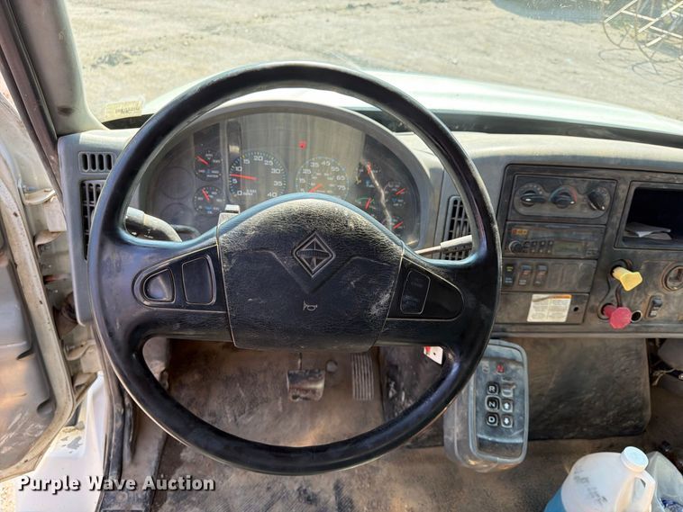 image for item FU4594 2004 International 7400 dump truck