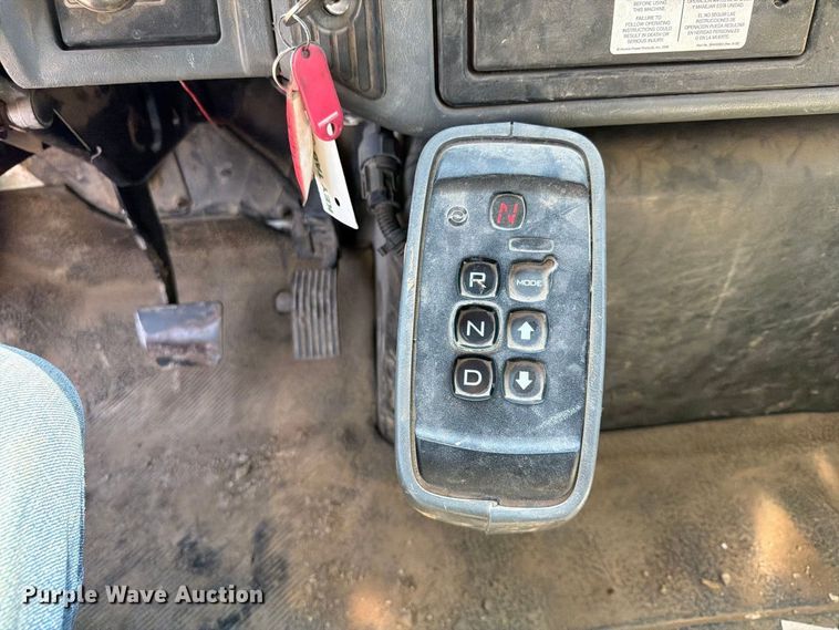 image for item FU4594 2004 International 7400 dump truck