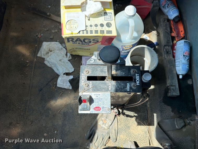 image for item FU4594 2004 International 7400 dump truck