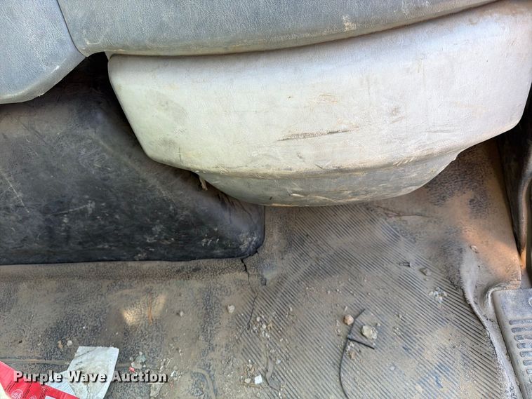 image for item FU4594 2004 International 7400 dump truck