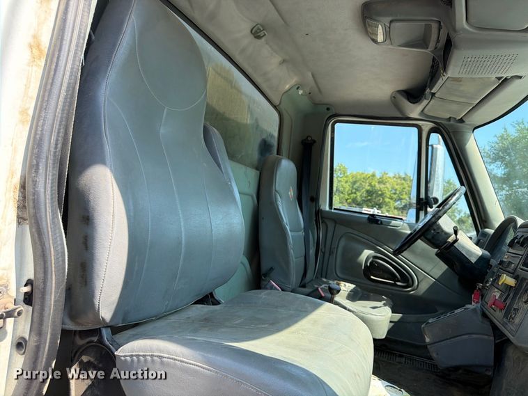 image for item FU4594 2004 International 7400 dump truck