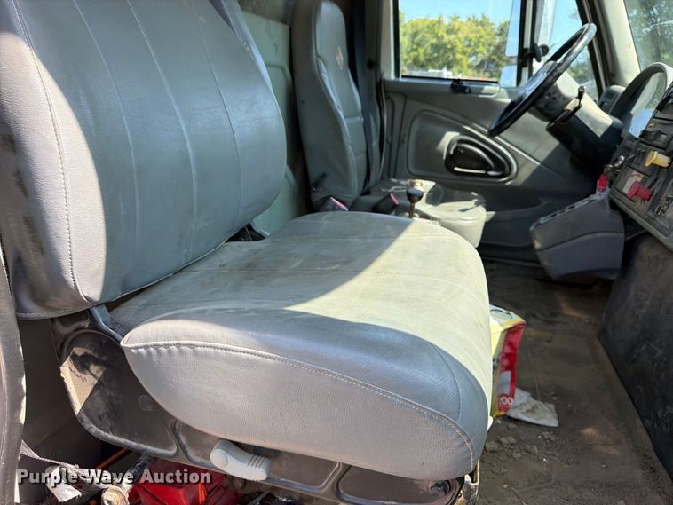 image for item FU4594 2004 International 7400 dump truck