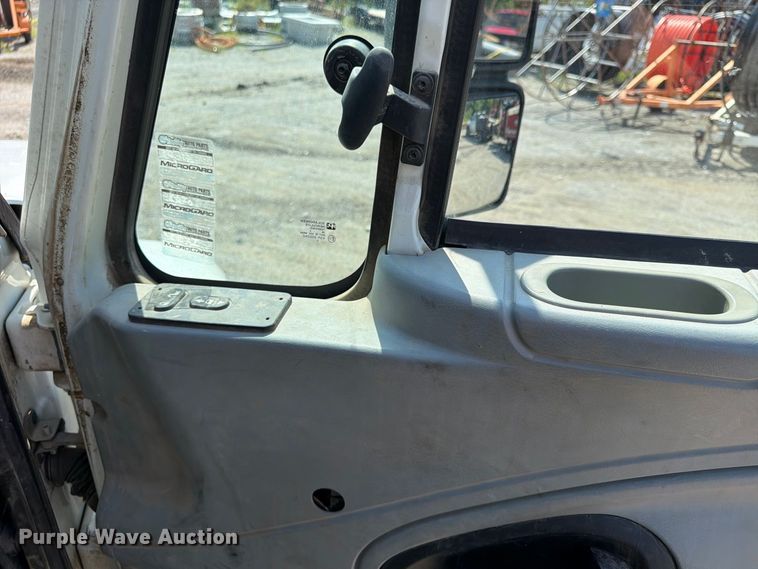 image for item FU4594 2004 International 7400 dump truck